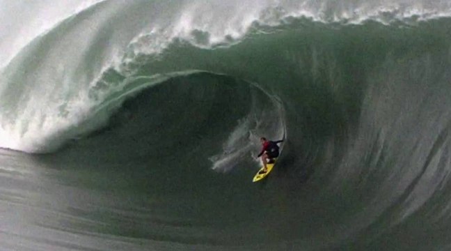 Alex Gray continue de charger les plus grosses vagues du monde pour son frère