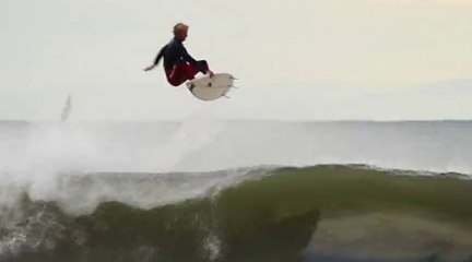 Le surfeur Nat Young entre Santa Cruz et San Clemente
