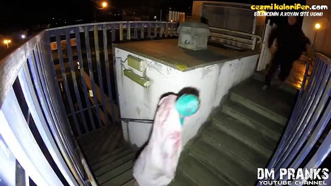 Yüksek Bütçeli ve Gerçekçi Zombi Şakası