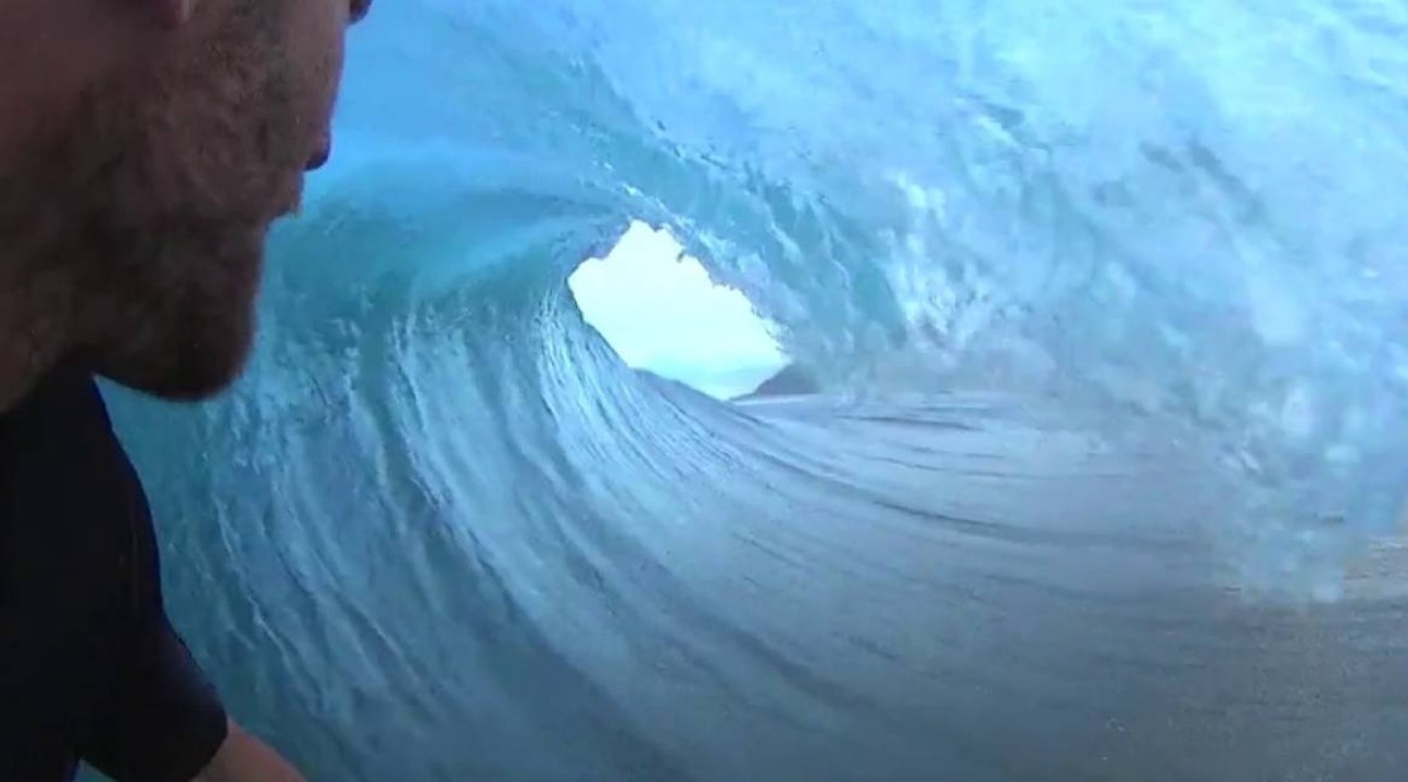Prenez place dans le tube de Teahupoo avec Mark...