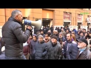 Napoli - Lavoro, sit in dei Precari Bros: "Vogliamo tavolo interistituzionale" (27.01.15)
