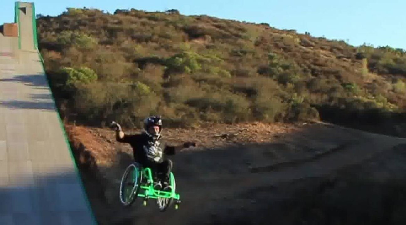 Aaron Fotheringham descend une méga rampe en fauteuil roulant - Vidéo  Dailymotion