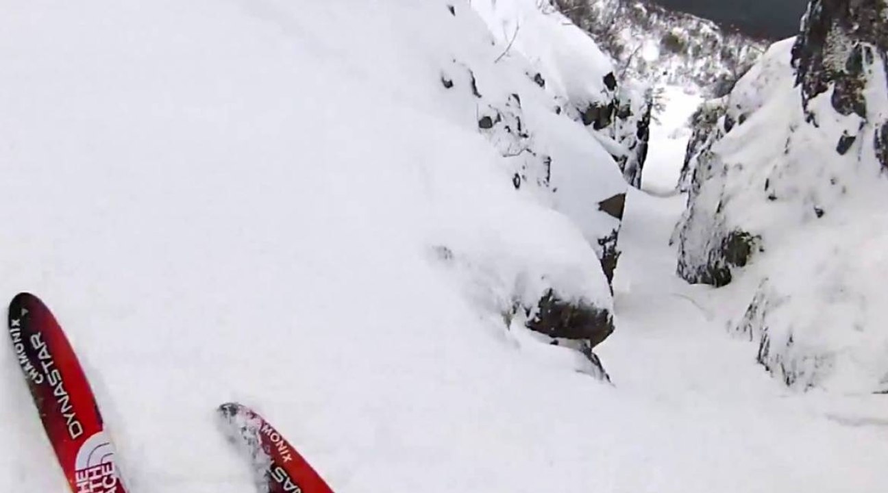 Léo Slemett et Aurélien Ducroz dans leurs œuvres en Norvège