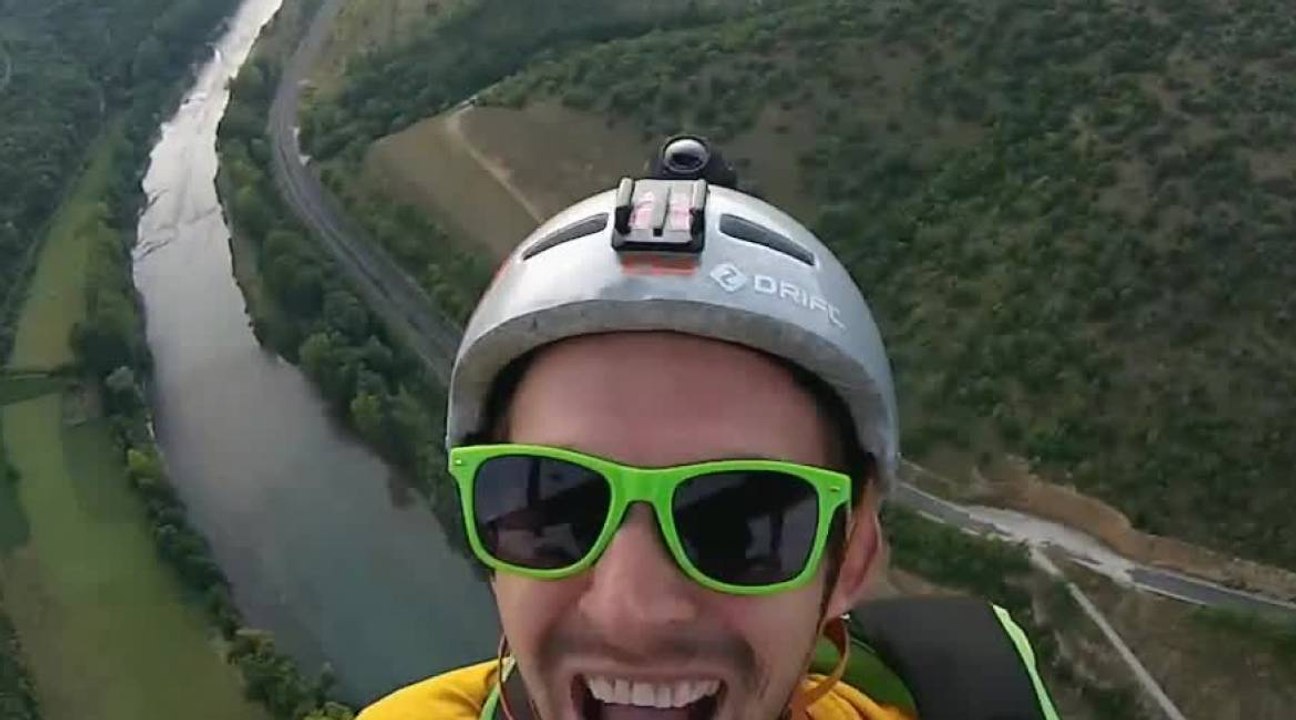 Saut en base jump du viaduc de Millau