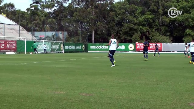 Dedicado, Cristaldo marca golaço em coletivo no Palmeiras