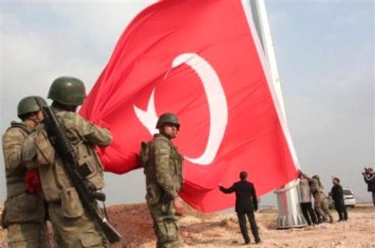 Kobani Sınırına Dev Türk Bayrağı Asıldı