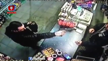 Fearless Muslim Salesman Snatches Weapon from the Robber