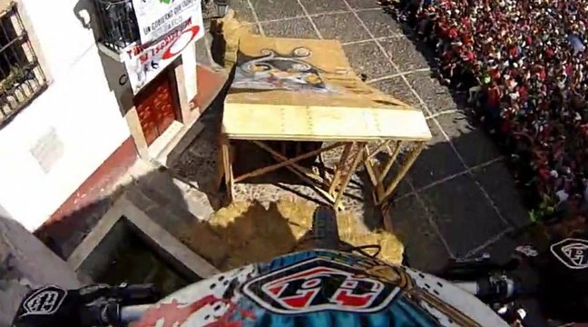 Caméra embarquée : descente avec Rémy Metailler dans les rues de Taxco