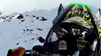 Trick of the week : un saut de 30 mètres en motoneige