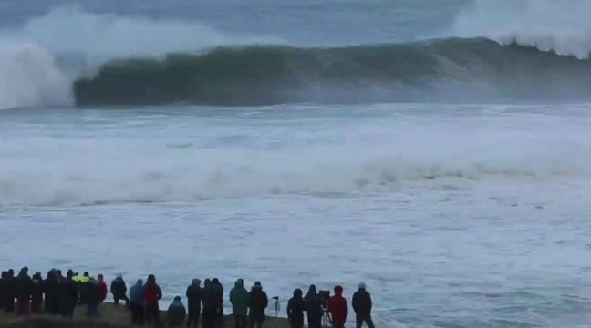 Big wave surfing à Mullaghmore en Irlande