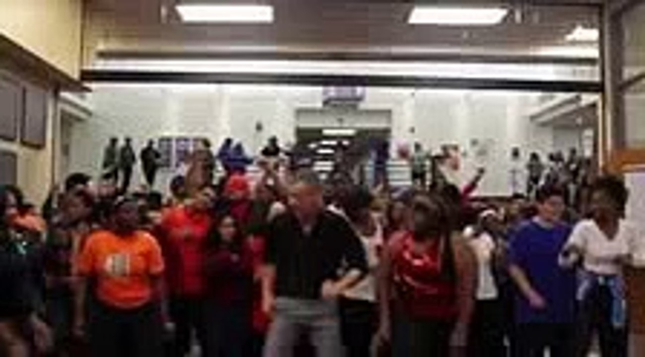 A. Maceo Smith New Tech High School - Uptown Funk Dance