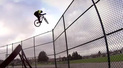 Brett Rheeder prend la ville pour son terrain de jeu dans "Airs and Alleys"