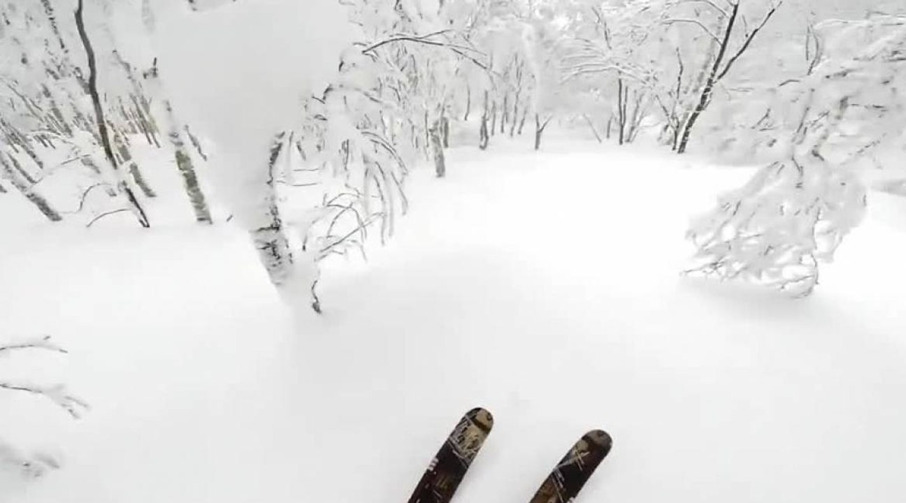 Caméra embarquée dans la poudreuse du Mont Niseko