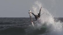 South West : Jordy Smith surfe les monstrueuses vagues d'Australie