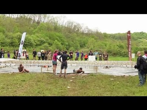 Adrénaline Shots : passage de l'obstacle de The Mud Day Paris du 8 mai 2014 de 11h45 à 11h59