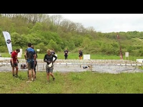 Adrénaline Shots : passage de l'obstacle de The Mud Day Paris du 8 mai 2014 de 11h15 à 11h29