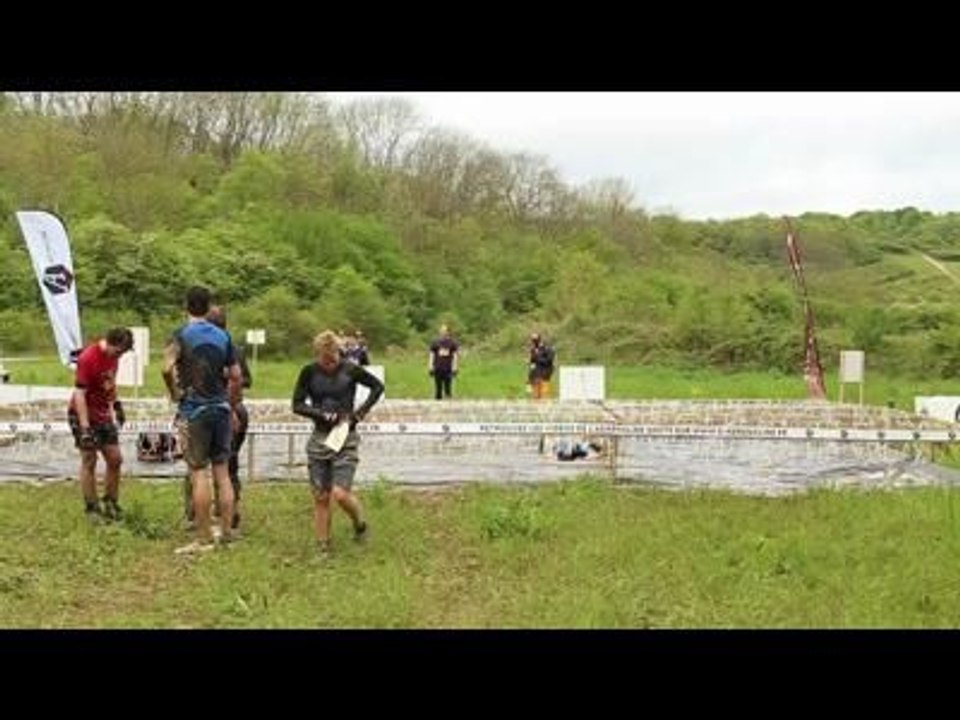 Adrénaline Shots : passage de l'obstacle de The Mud Day Paris du 8 mai 2014 de 11h15 à 11h29