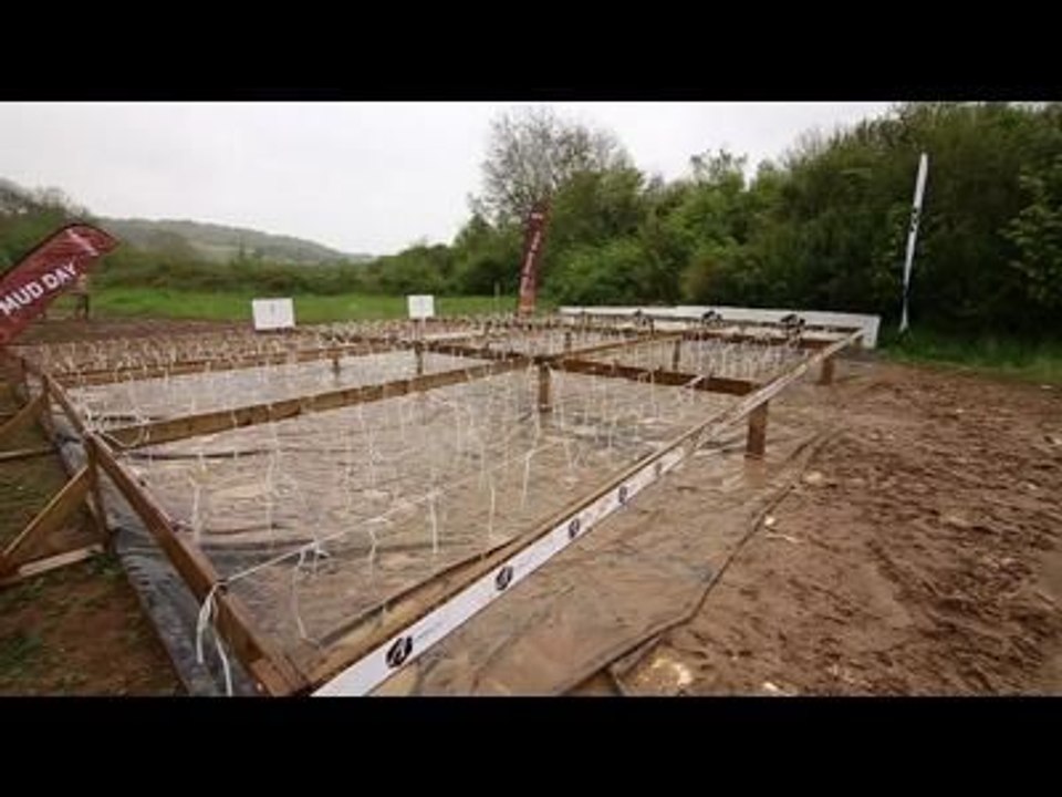 Adrénaline Shots : passage de l'obstacle de The Mud Day Paris du 8 mai 2014 de 16h15 à 16h29