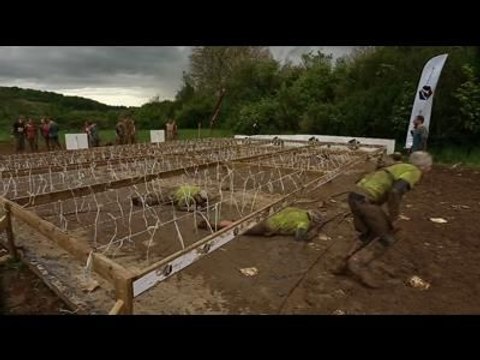 Adrénaline Shots : passage de l'obstacle de The Mud Day Paris du 10 mai 2014 de 17h45 à 18h00