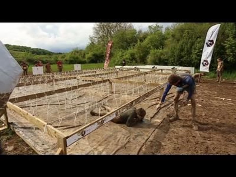 Adrénaline Shots : passage de l'obstacle de The Mud Day Paris du 10 mai 2014 de 17h15 à 17h29