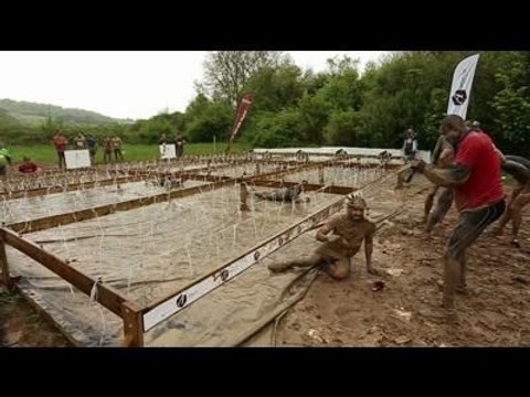 Adrénaline Shots : passage de l'obstacle de The Mud Day Paris du 10 mai 2014 de 13h30 à 13h45