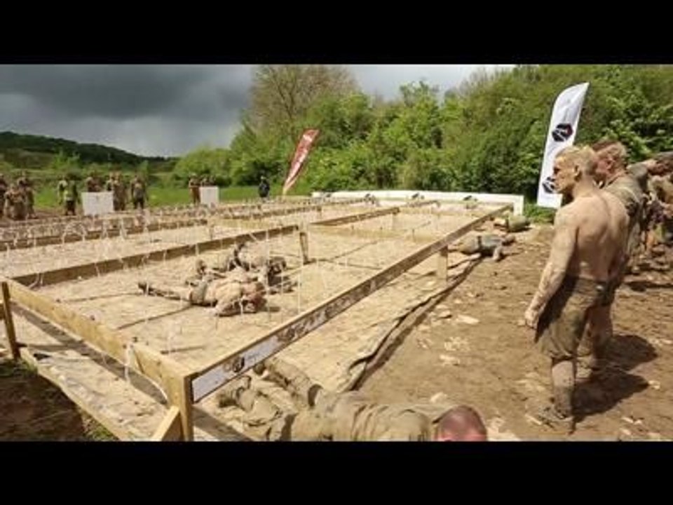 Adrénaline Shots : passage de l'obstacle de The Mud Day Paris du 11 mai 2014 de 14h30 à 14h45