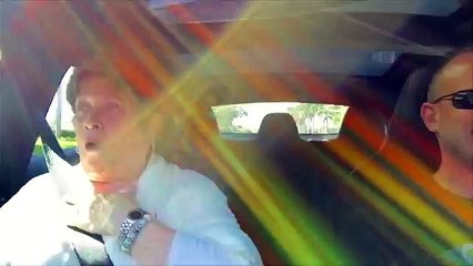 Il fait tester le mode Insane de sa voiture Tesla Model S P85D à des gens et filme leur réaction
