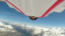 Géraldine Fasnacht saute depuis le sommet du Cervin en wingsuit