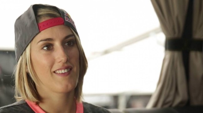 Myriam Nicole explique les spécificités techniques du VTT de descente