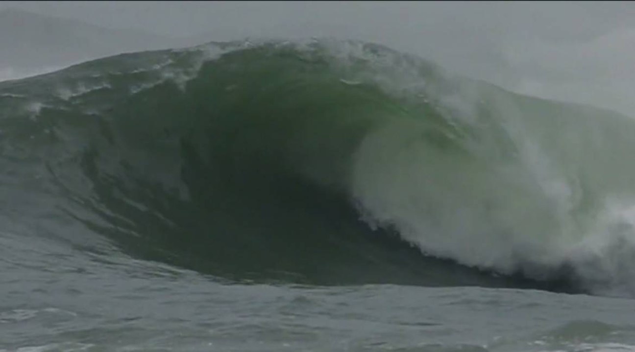 Yvon Martinez se régale en bodyboard dans le pays basque