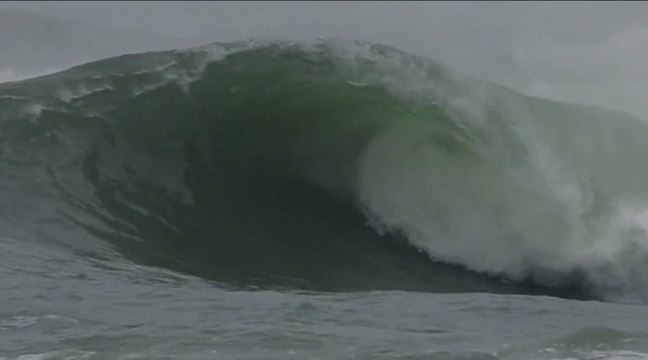 Yvon Martinez se régale en bodyboard dans le pays basque