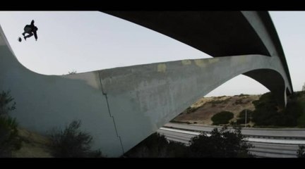 Urban Isolation : une ville déserte déserte et du skate