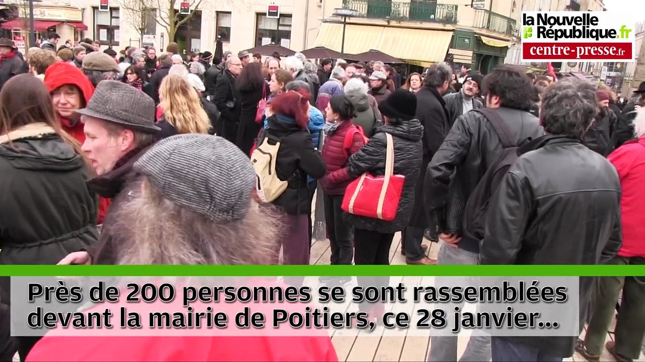 VIDEO. Poitiers : manifestation de soutien au prof de philo suspendu