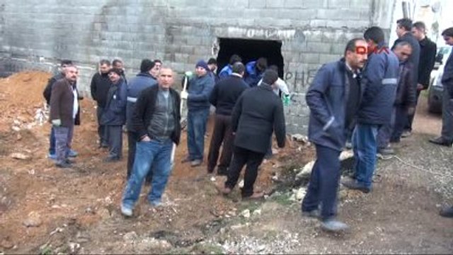 Gaziantep Erkek Cesedi Var Denilen Evde Kazı Çalışması Başlatıldı