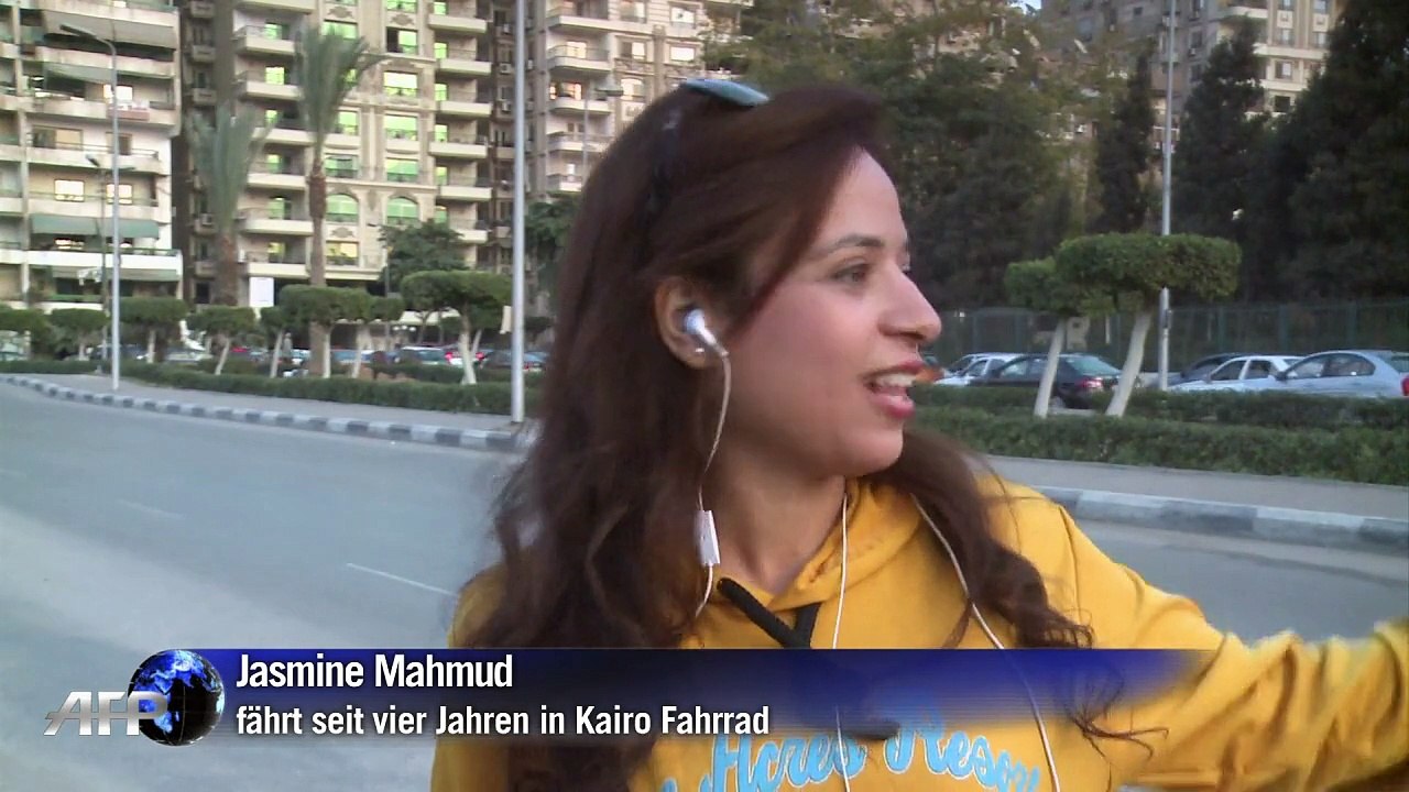 Trotz schikanen: frauen radeln in kairo