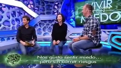 Scare Prank- Latin Comedy Show Dresses Up A Little Girl From -The Ring- To Scare People In A Hotel !