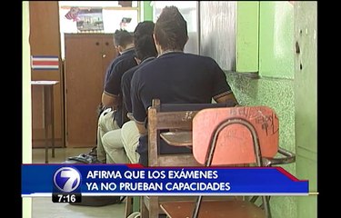 Araya niega que la intención de eliminar las pruebas de bachillerato sean politiquería