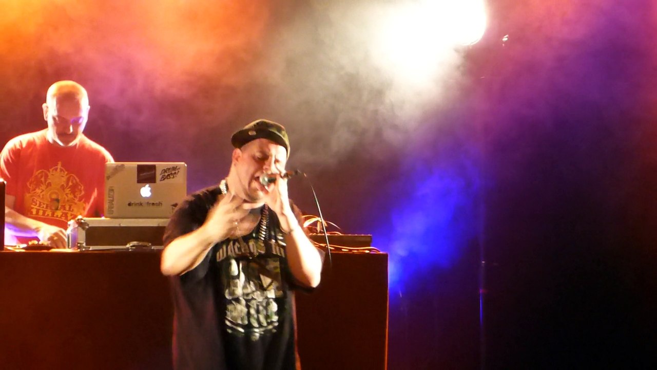 lord bitum backed by dj kafra au portail coucou je ne lacherais pas l'affaire (live)