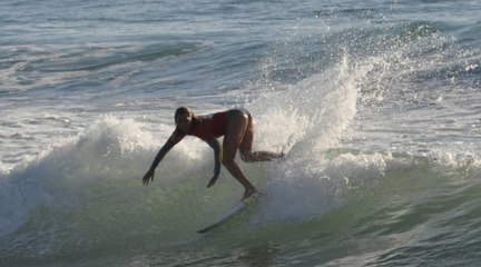 Session surf de Lucia Martino pour O'Neill