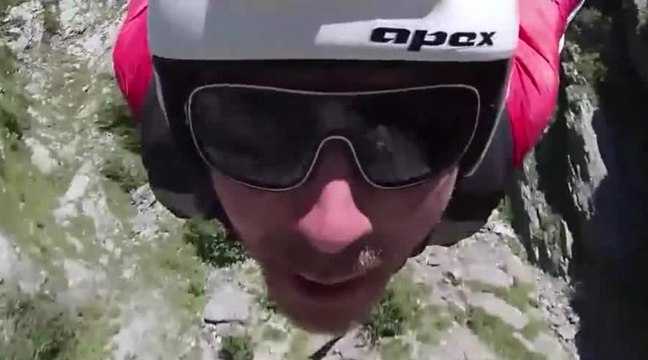 Une minute de pure Adrénaline dans les couloirs de Chamonix