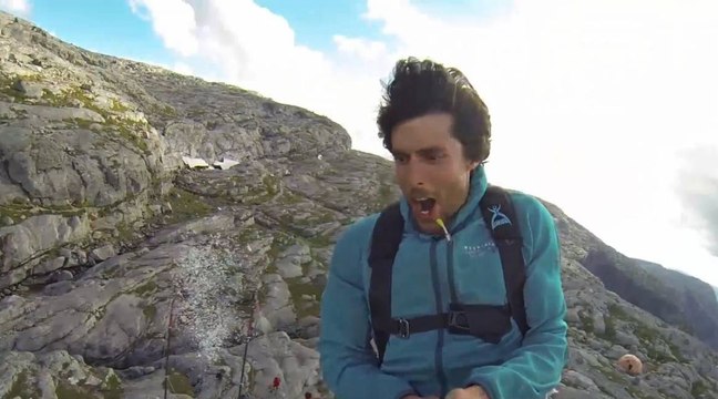 Tancrède Melet se fait catapulter du haut d'une falaise