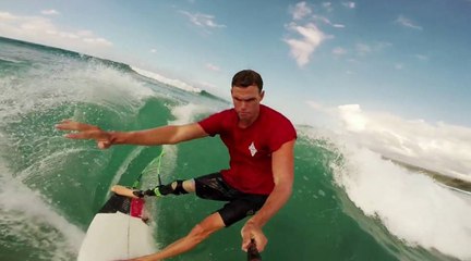 Le surf avec une prothèse