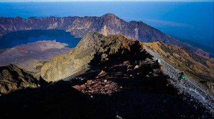 Jérôme Clementz ride le Mont Rinjani