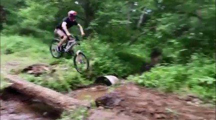 Fail : il rate son saut en VTT