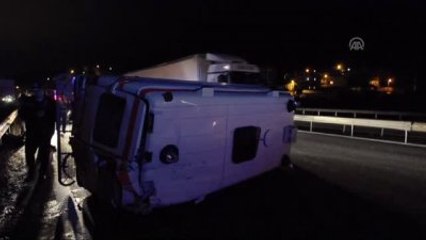Suriye'ye Yardım Götüren Ambulans Devrildi
