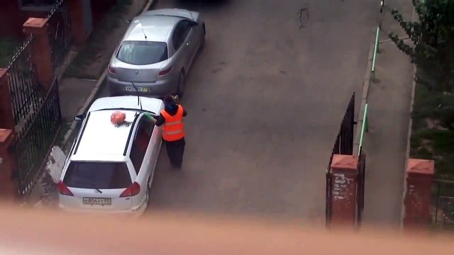 Сотрудник мусороуборочной компании сходит с ума