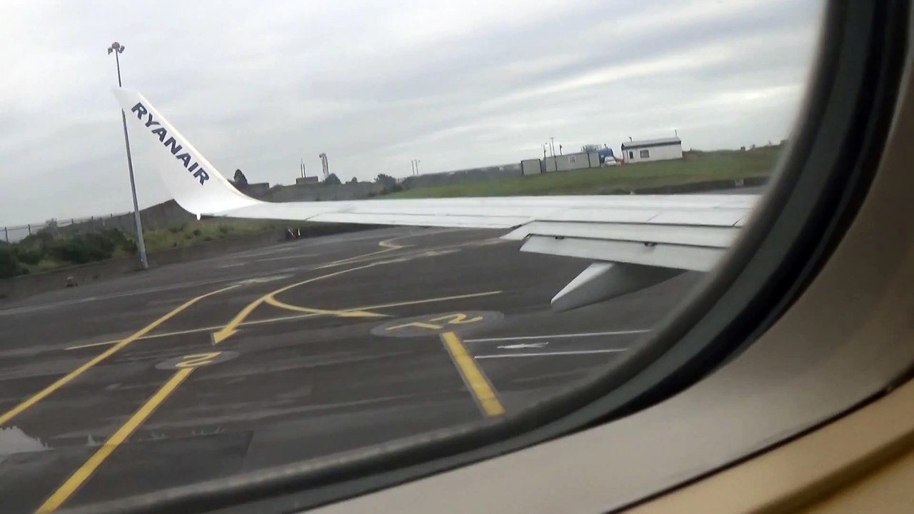 Ryanair flight from knock airport ireland to london stansted airpot