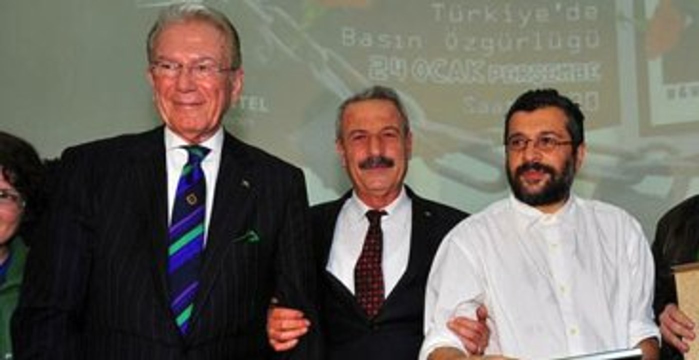 İnadına Mini Etek, İnadına Dekolte, İnadına Kızlı Erkekli...