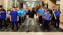 Un prof danse sur Uptown Funk avec ses élèves et enflamme la toile !