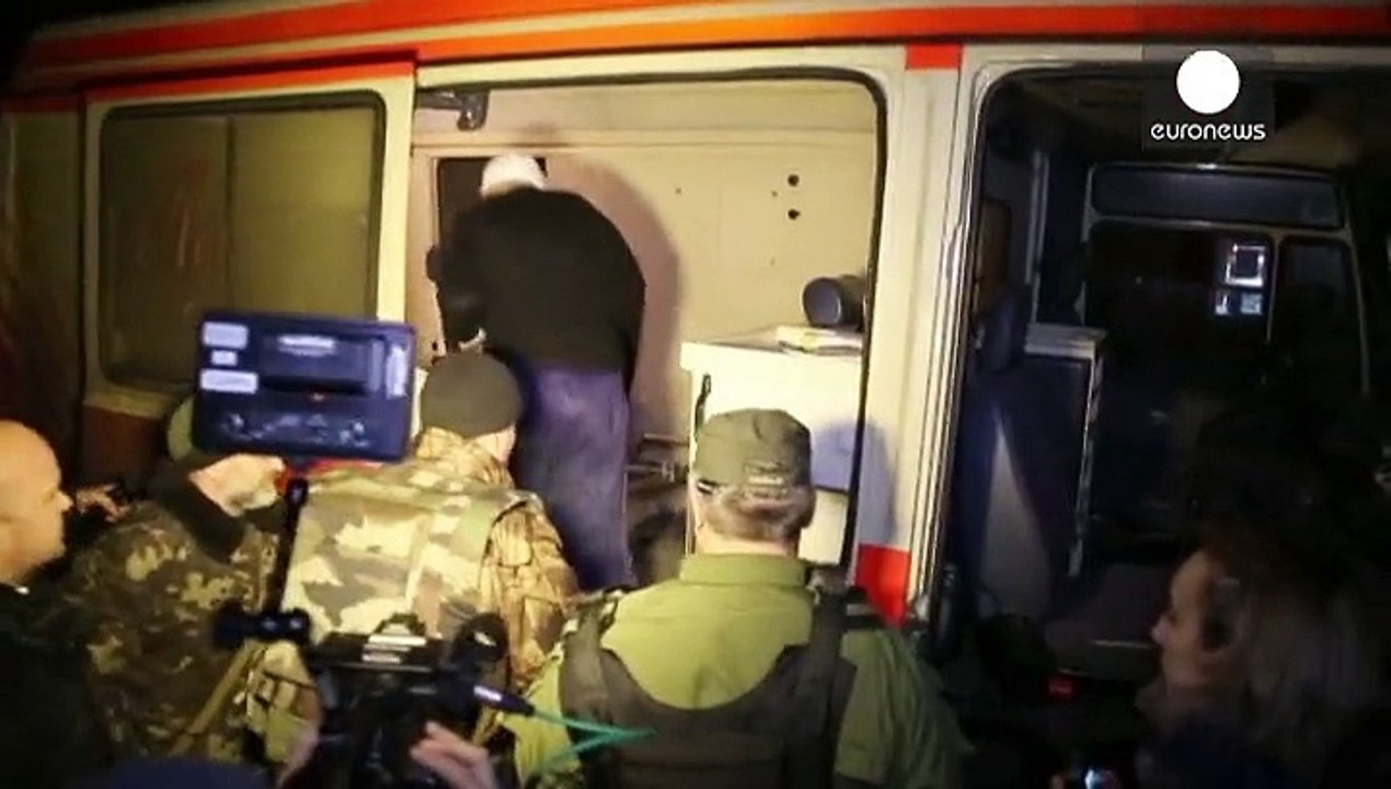 Ukraine: Gefangenenübergabe zwischen Armee und Aufständischen